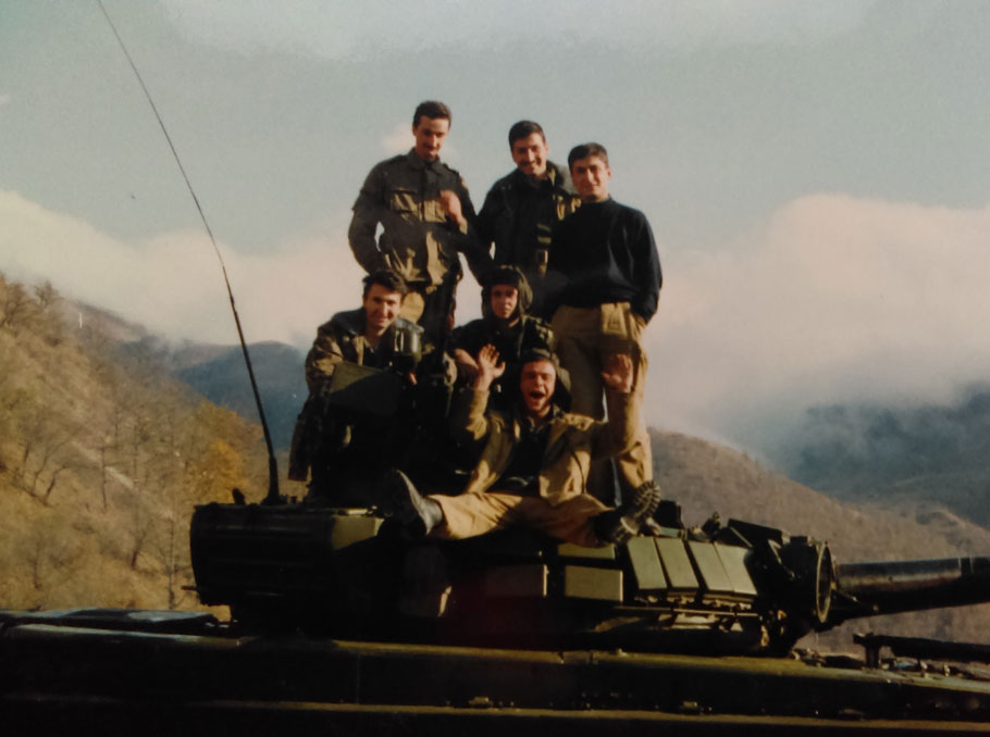 Vigen Tatintsyan with members of the tank company