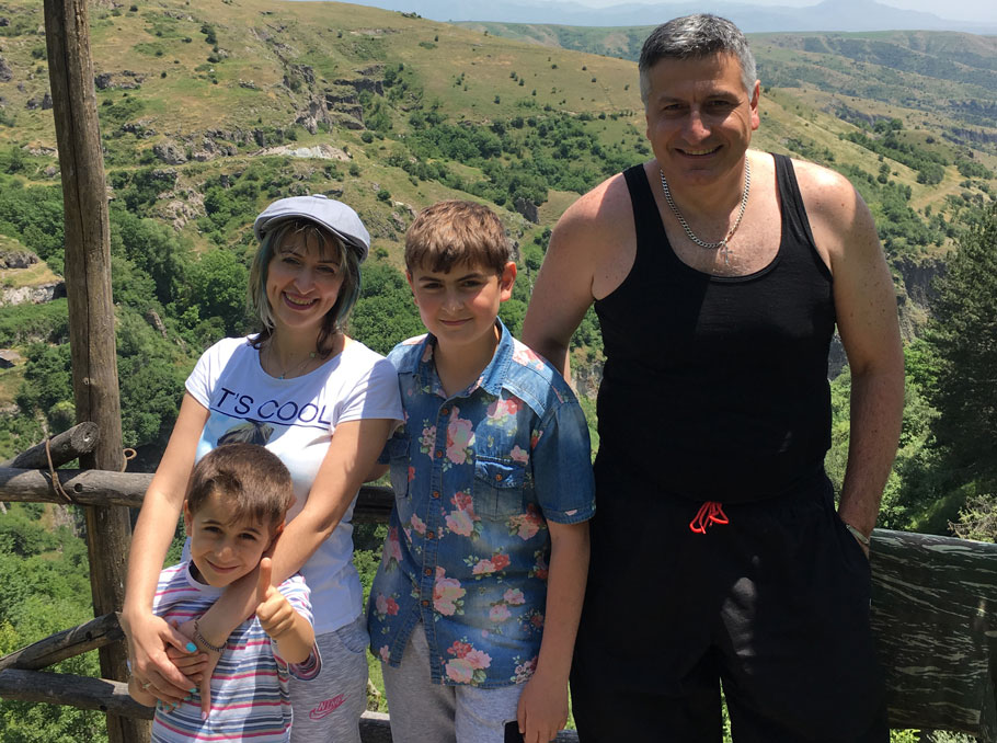 Vigen Tatintsyan with his family 