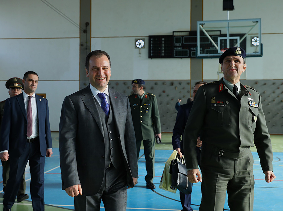 Виген Саргсян с визитом в Греции в 2017 году 
