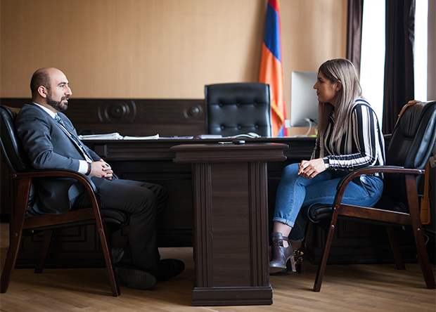 Ամալյա Հովհաննիսյանը զրուցում է Նարեկ Բաբայանի հետ
