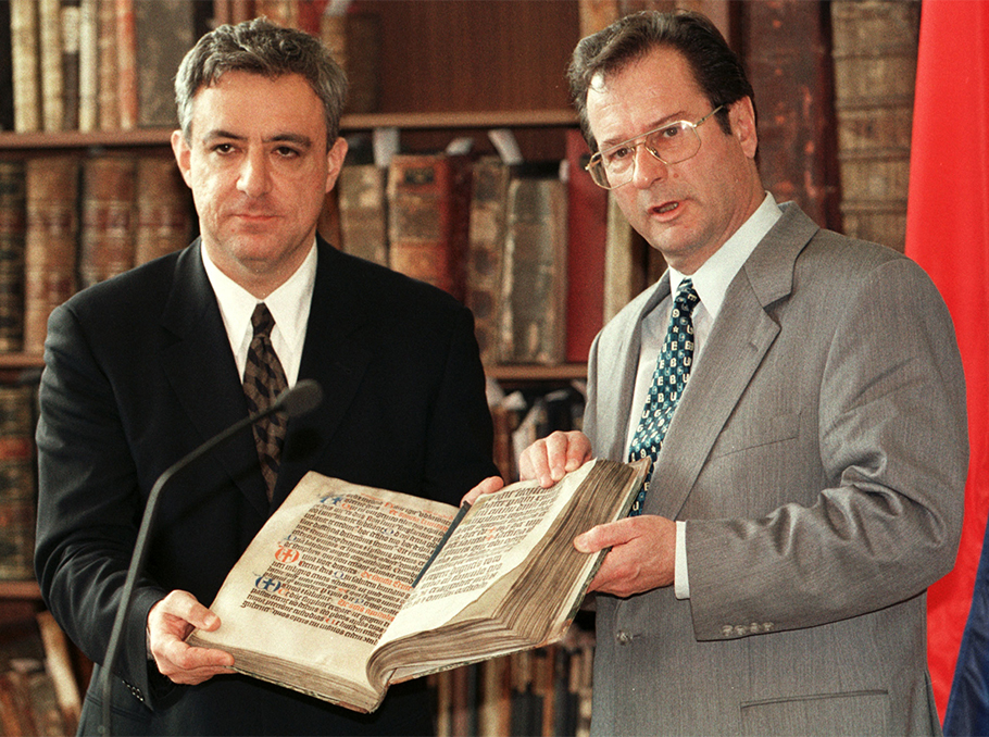 Կլաուս Կինկելը եւ Վարդան Օսկանյանը 1998 թվականին