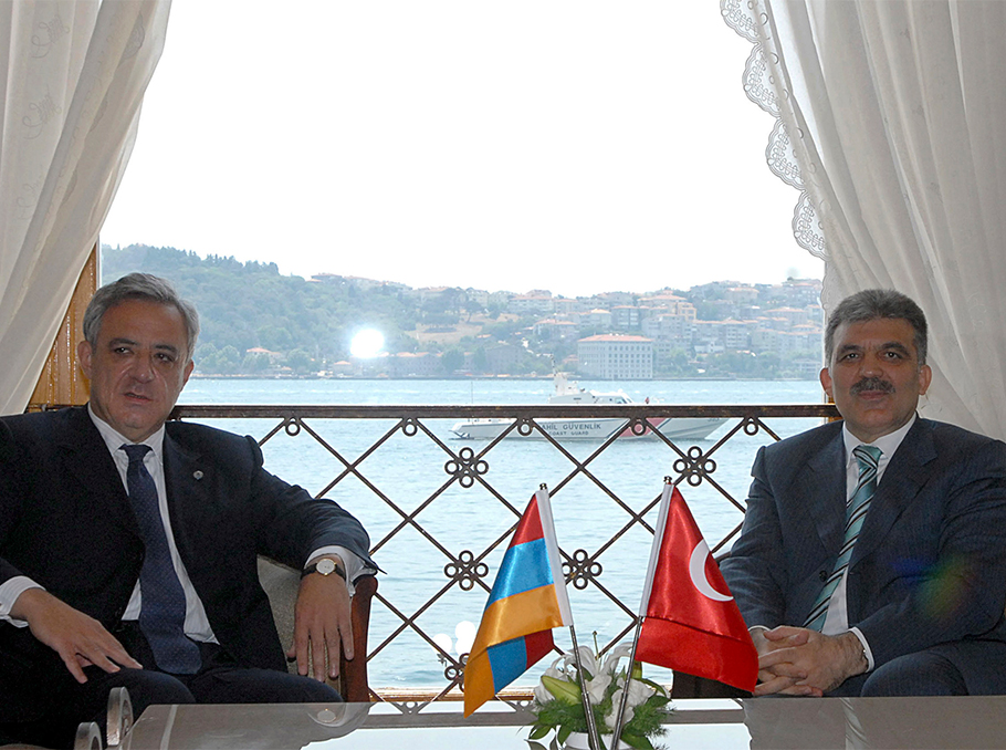 Vardan Oskanyan and Abdullah Gul in 2003