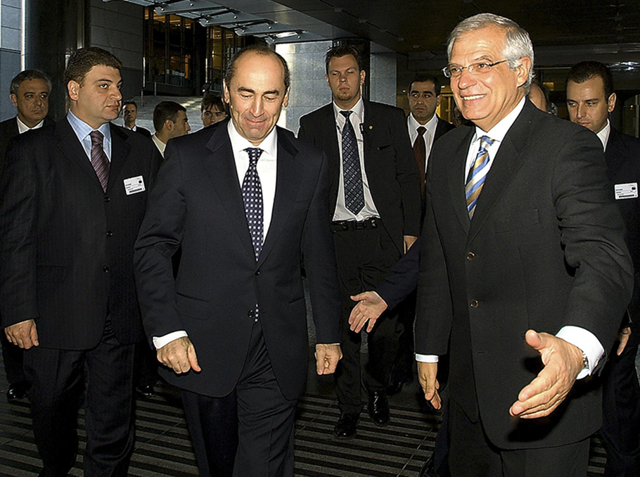 Josep Borrell and Robert Kocharyan in Brussels in 2005