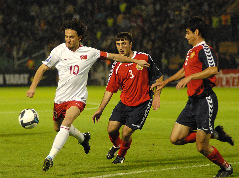 Ереван турция. Армения Турция футбол 2008. Турция - Армения Football. Матч Армения Турция. Ереван футбольный Турция.