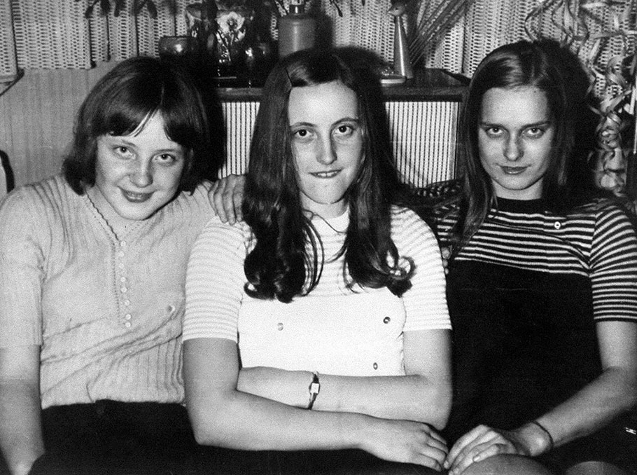 Անգելա Մերկելը (ձախից առաջինը)՝ 1972 թվականին 