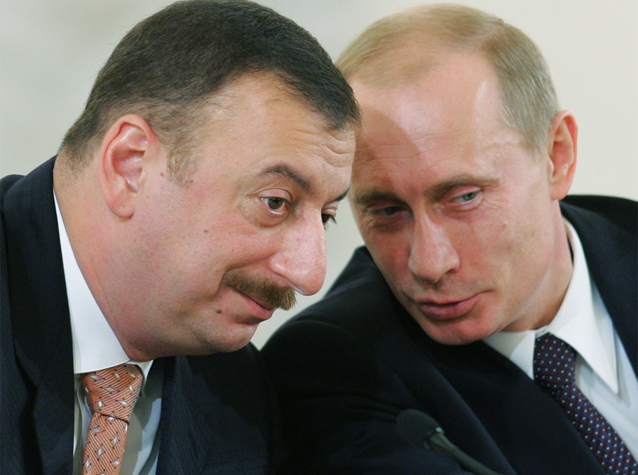 Ильхам Алиев и Владимир Путин в 2004 году