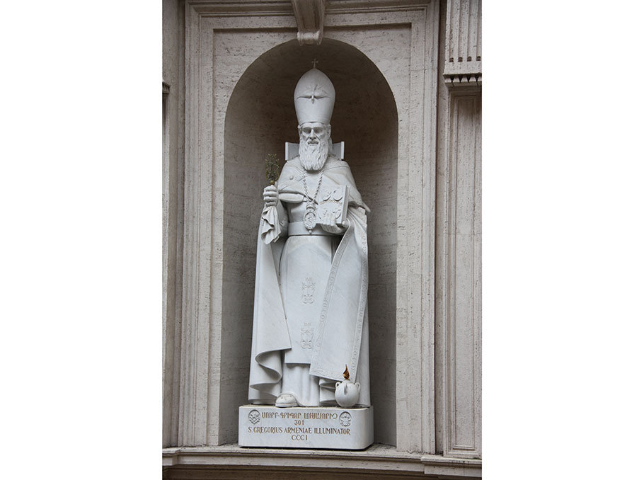 Գրիգոր Լուսավորչի արձանը Վատիկանում