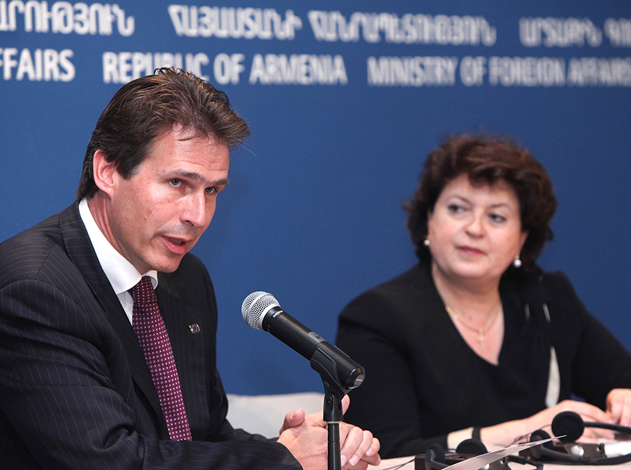  Gunnar Wiegand and Armenian Deputy FM Karine Ghazinyan 