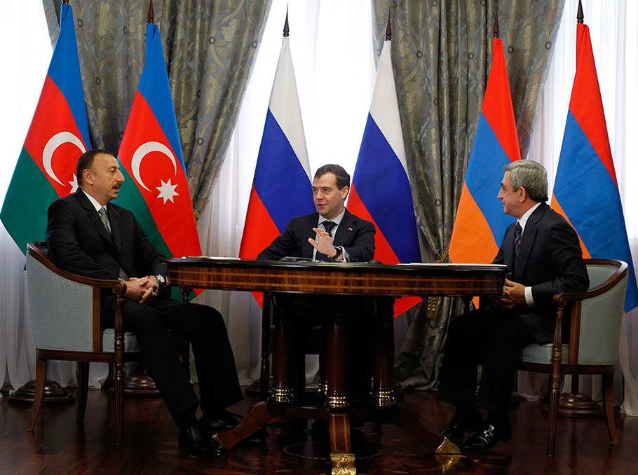 Ильхам Алиев, Дмитрий Медведев и Серж Саргсян в Сочи 5 марта 2011 года