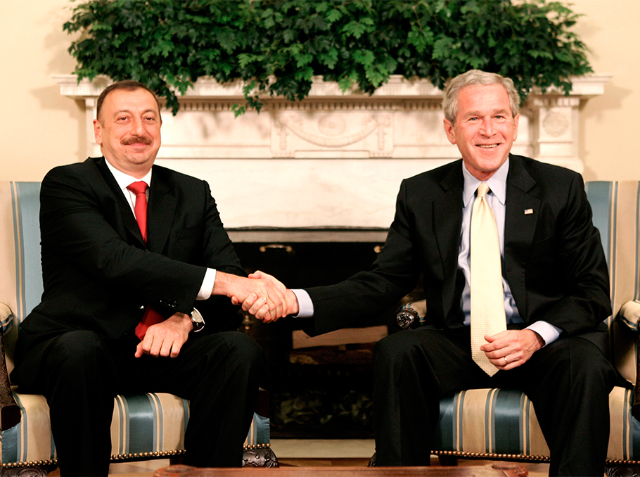 Ильхам Алиев и Джордж Буш на встрече в Вашингтоне 28 апреля 2006 года