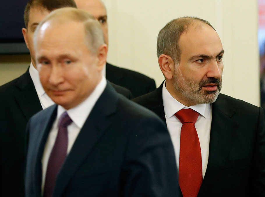 Nikol Pashinyan and Vladimir Putin