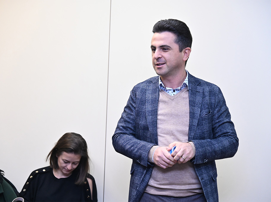 Էմին Մկրտչյանը Էմին Մկրտչյանը