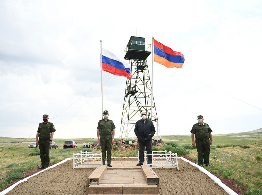 ՀՀ նախկին նախագահ Արմեն Սարգսյանը հայ-թուրքական սահմանի ուղեկալներից մեկում
