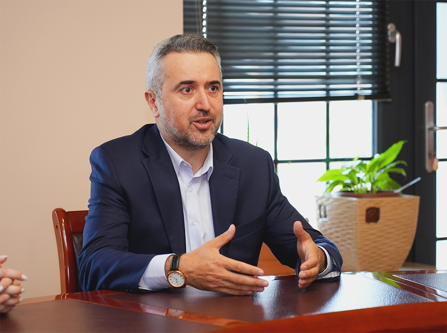 Արայիկ Խզմալյանը Արայիկ Խզմալյանը
