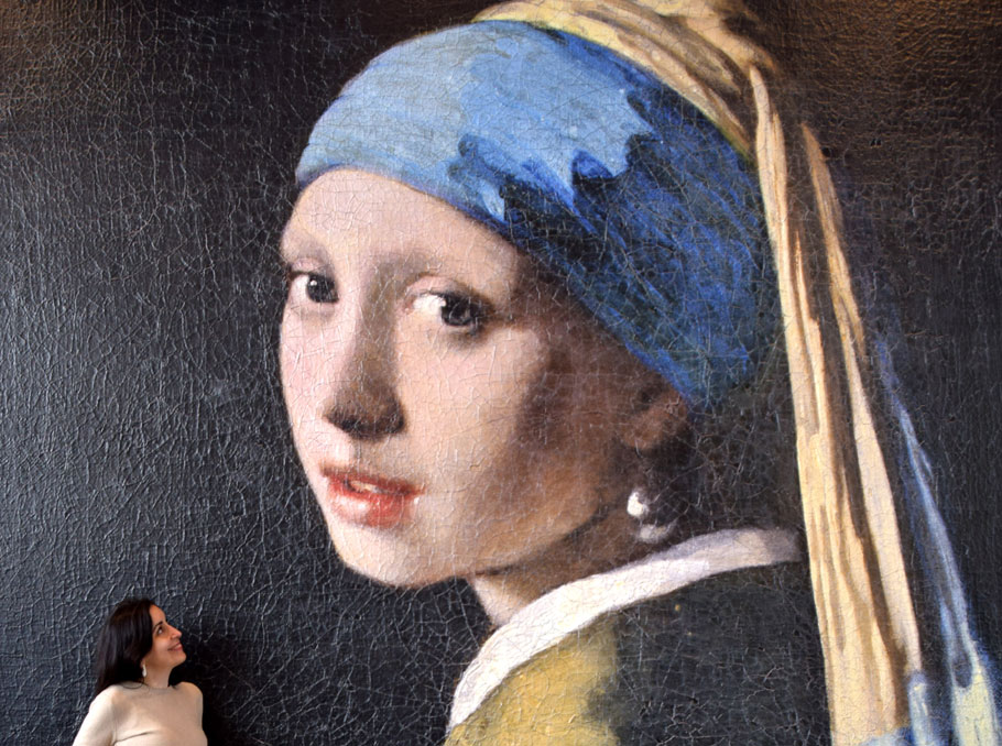 Մարիա Սադոյանը Հաագայի Մաուրիցհույս թանգարանում 