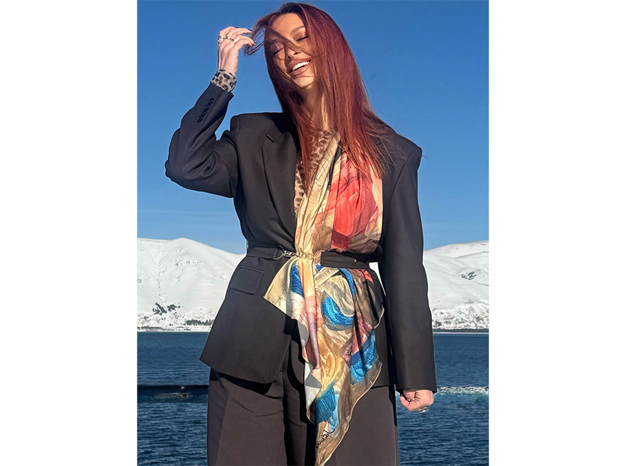 Նանե Գեւորգյանը «Շառլ»-ի շարֆերից մեկով