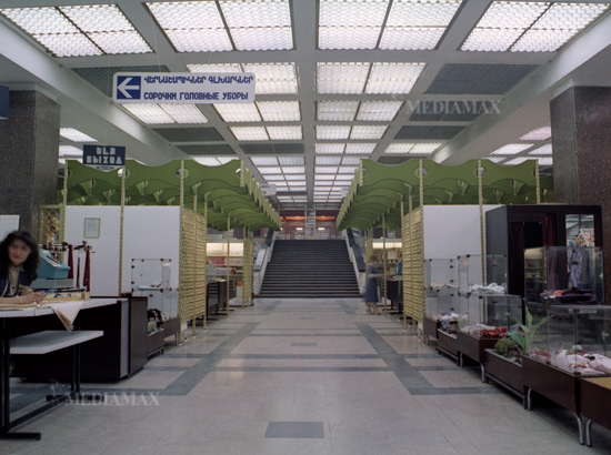 Торговый центр подземного перехода «Еритасардакан». 