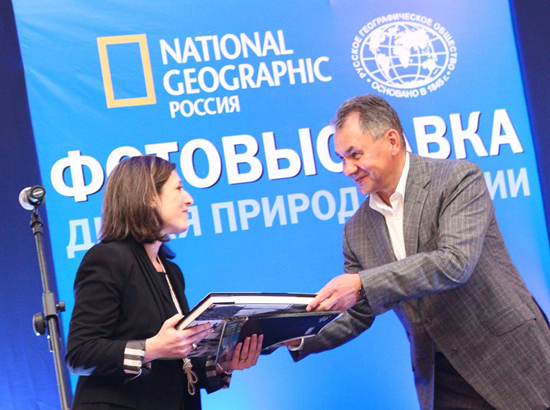 Юлия Петросян Бойл и министр по чрезвычайным ситуациями России Сергей Шойгу.
