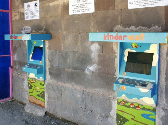 Մանուկների շրջանում սպորտի զարգացմանն ուղղված Գեոթիմի նախաձեռնությունների մասին պատմող «kinder-wall»-եր Գորայք գյուղում