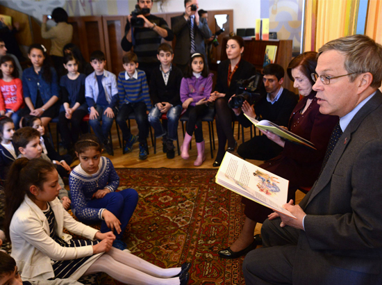 U.S. Ambassador and Armenian actress read a book to children