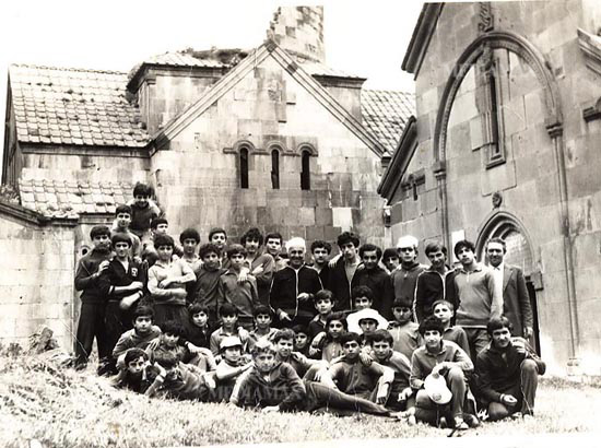 Hamlet Mkhitaryan with his teammates.