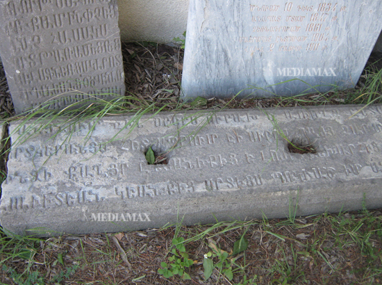 Թբիլիսիի Հայ գրողների եւ հասարակական գործիչների պանթեոնում Թբիլիսիի Հայ գրողների եւ հասարակական գործիչների պանթեոնում