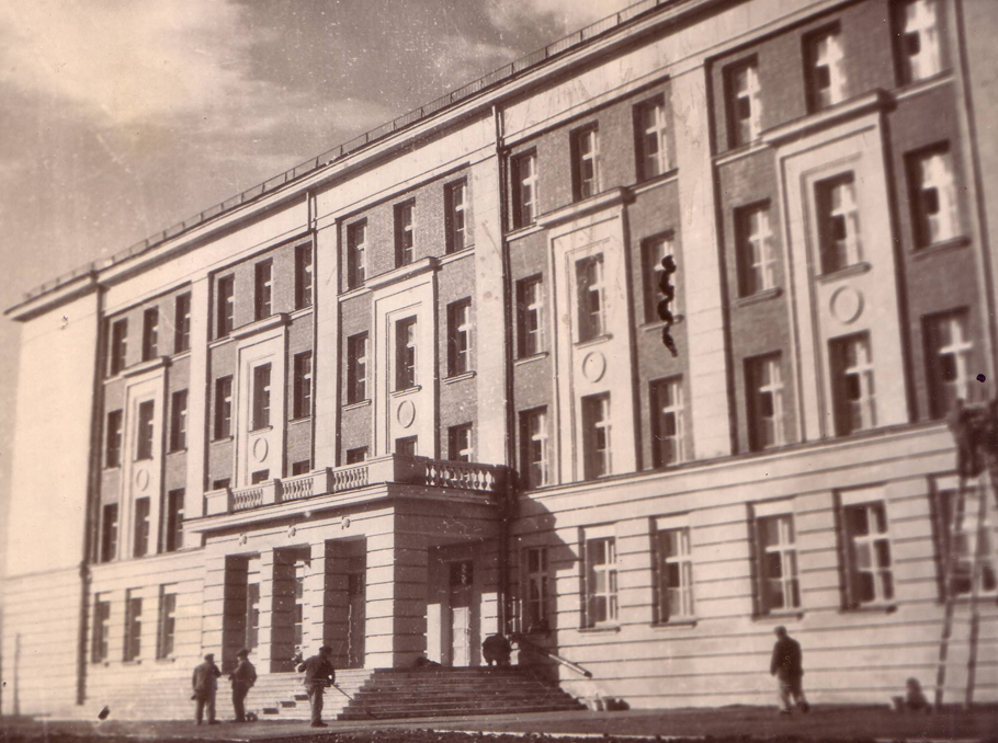 Մ. Մազմանյանի նախագծած դպրոցը Նորիլսկում