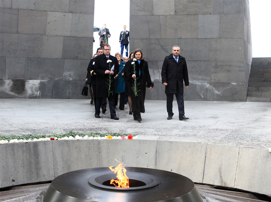 Victoria Nuland visits Armenian Genocide Memorial