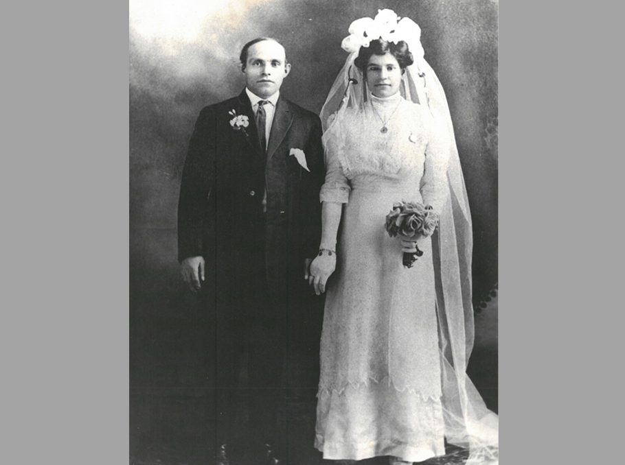 The wedding picture of Garabed and Satenig Manoogians