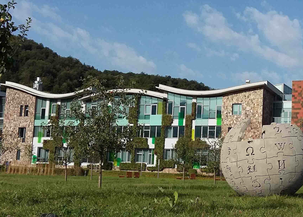 Wikipedia logo at UWC Dilijan College