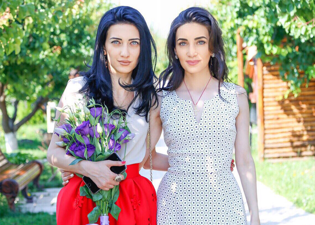Արփինե Հովհաննիսյանը քրոջ հետ