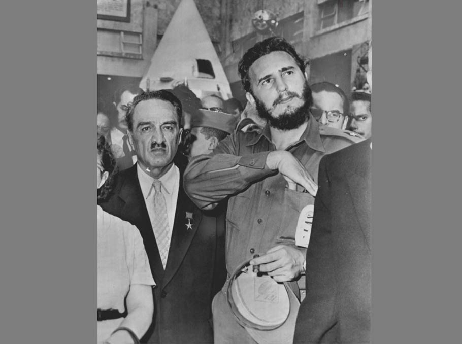 Анастас Микоян и Фидель Кастро на Кубе 