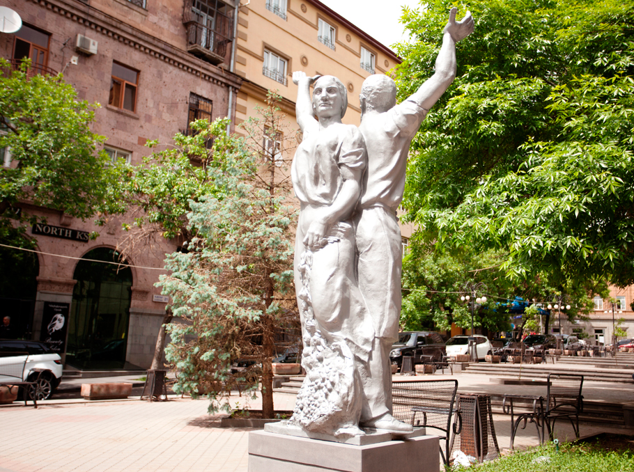 Երվանդ Քոչարի «Ալեգորիա» արձանը