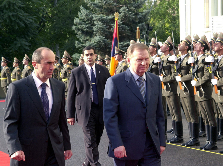 Robert Kocharyan and Leonid Kuchma in Yerevan in 2002