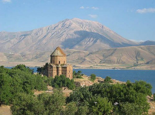 Церковь Сурб Хач в Ване